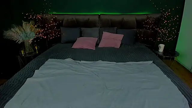 Kamilla Hot online show from 3, 3, 2025