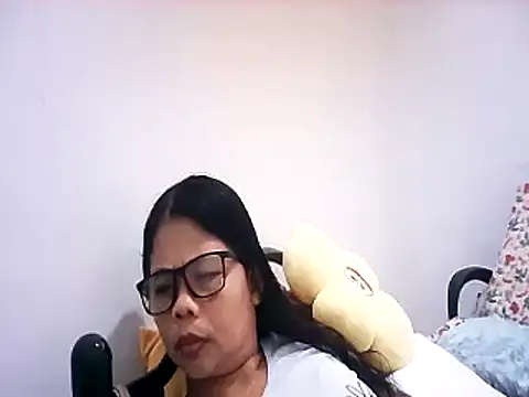 Snapshot of pinay_milfxx chatting on 3, 11, 2025 pinay milfxx online show from 3, 11, 2025