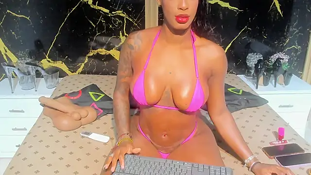 Snapshot of NahomyOwen chatting on 28, 2, 2026 NahomyOwen online show from 28, 2, 2026