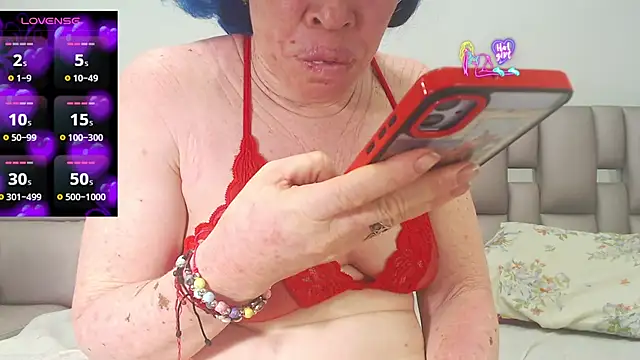 Kittywhiteass online show from 7, 2, 2026