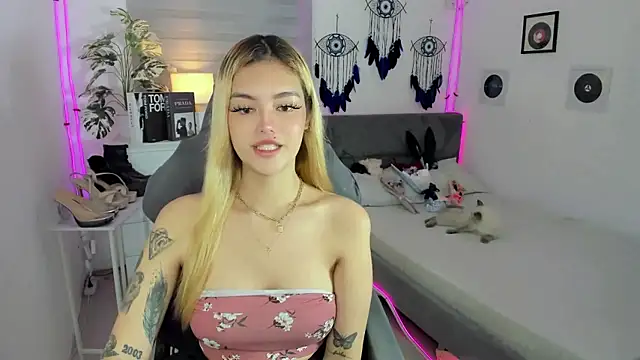 AlexandraMooree online show from 13, 1, 2026