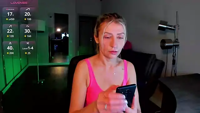 Snapshot of ZoeGrant chatting on 8, 2, 2026 ZoeGrant online show from 8, 2, 2026