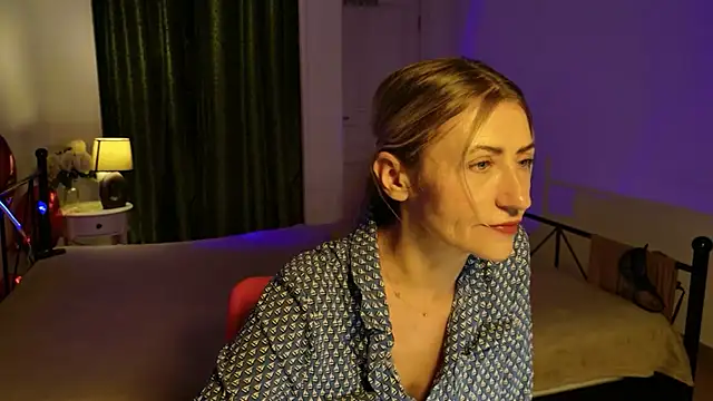Snapshot of ZoeGrant chatting on 2, 7, 2026 ZoeGrant online show from 2, 7, 2026