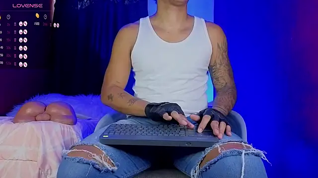 TomLover 12 online show from 8, 10, 2025