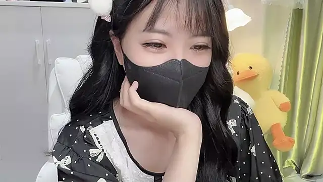 Mya Lee online show from 1, 2, 2025