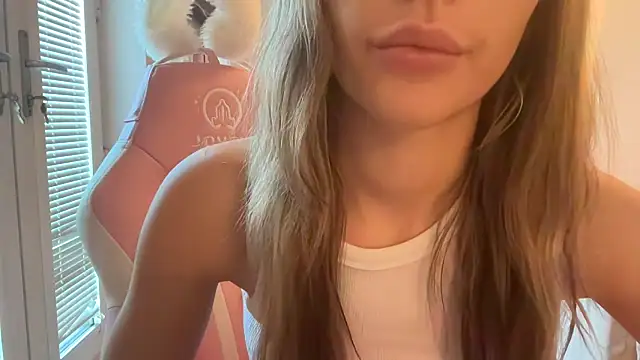 Snapshot of Lillymariee chatting on 2, 1, 2025 Lillymariee online show from 2, 1, 2025