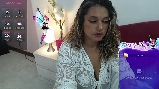 Snapshot of Sofii_Diaz chatting on 6, 12, 2024 Sofii Diaz online show from 6, 12, 2024
