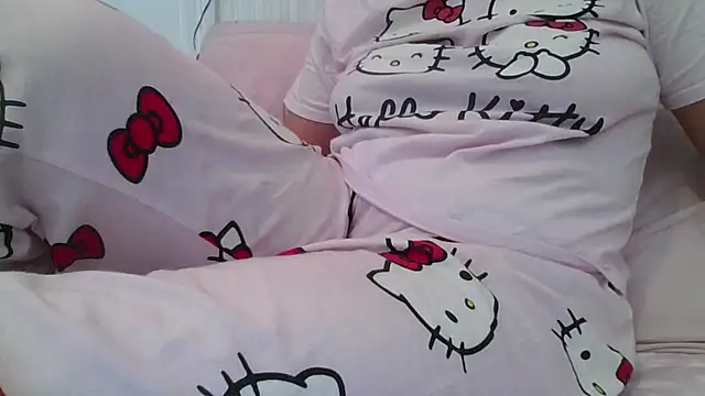 Snapshot of RealLittleRedRidingHood chatting on 8, 2, 2025 RealLittleRedRidingHood online show from 8, 2, 2025