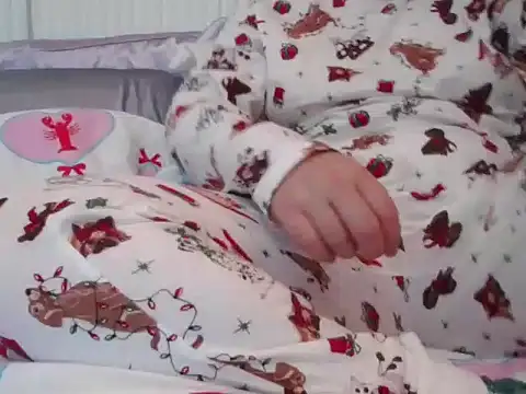 Snapshot of RealLittleRedRidingHood chatting on 12, 11, 2025 RealLittleRedRidingHood online show from 12, 11, 2025