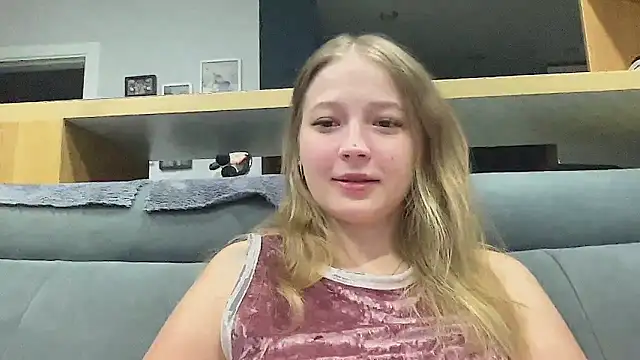 Snapshot of CharmingSarah chatting on 13, 11, 2025 CharmingSarah online show from 13, 11, 2025