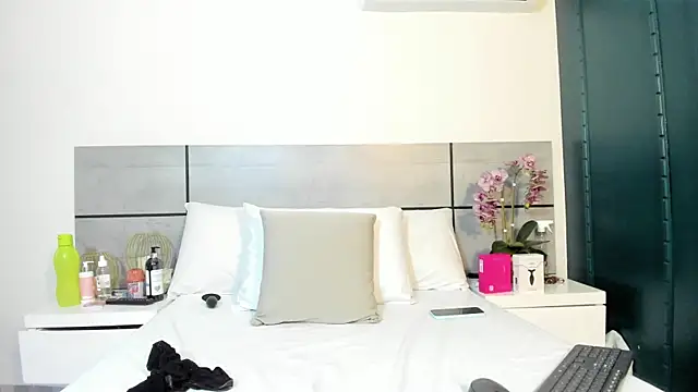 EmmaSmith2 online show from 8, 4, 2026