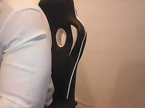 Snapshot of Kalel17073 chatting on 19, 6, 2026 Kalel17073 online show from 19, 6, 2026