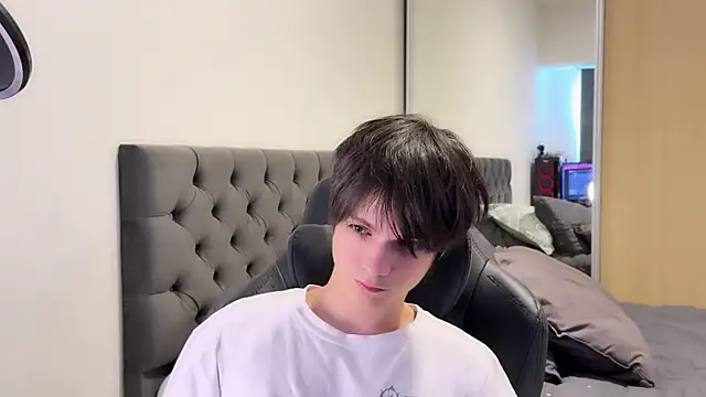 Snapshot of SasukeUhchiaa chatting on 3, 1, 2025 SasukeUhchiaa online show from 3, 1, 2025