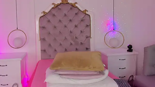 Meredit Lane online show from 11, 11, 2025