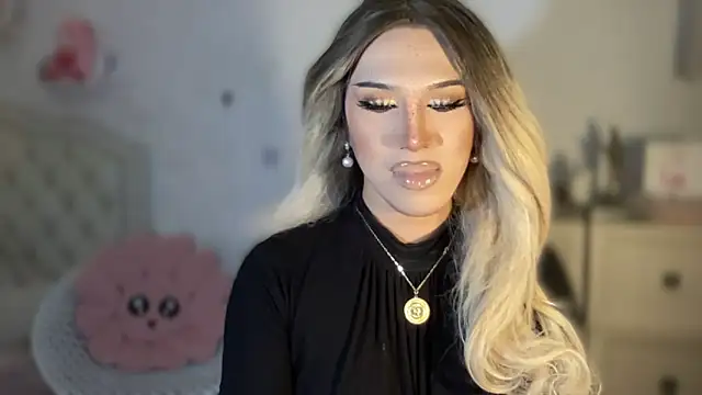 Snapshot of Ts_glamxxxx chatting on 23, 9, 2025 Ts glamxxxx online show from 23, 9, 2025