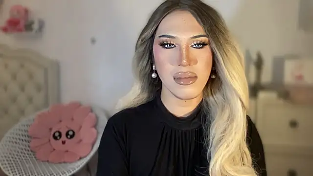 Snapshot of Ts_glamxxxx chatting on 27, 9, 2025 Ts glamxxxx online show from 27, 9, 2025