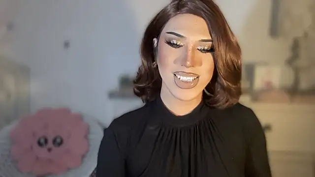 Snapshot of Ts_glamxxxx chatting on 15, 10, 2025 Ts glamxxxx online show from 15, 10, 2025