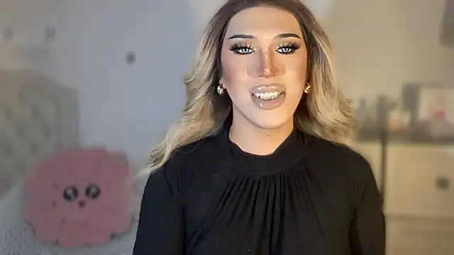 Snapshot of Ts_glamxxxx chatting on 18, 10, 2025 Ts glamxxxx online show from 18, 10, 2025