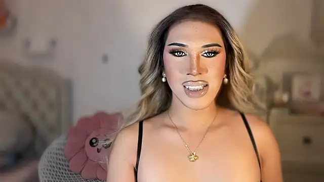 Snapshot of Ts_glamxxxx chatting on 28, 10, 2025 Ts glamxxxx online show from 28, 10, 2025