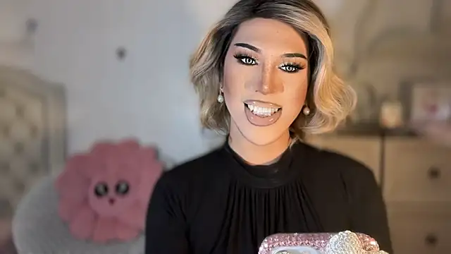 Snapshot of Ts_glamxxxx chatting on 30, 10, 2025 Ts glamxxxx online show from 30, 10, 2025