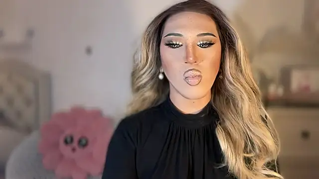 Snapshot of Ts_glamxxxx chatting on 6, 11, 2025 Ts glamxxxx online show from 6, 11, 2025