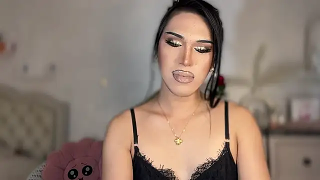 Snapshot of Ts_glamxxxx chatting on 8, 11, 2025 Ts glamxxxx online show from 8, 11, 2025