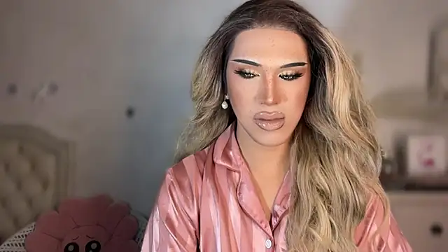 Snapshot of Ts_glamxxxx chatting on 22, 11, 2025 Ts glamxxxx online show from 22, 11, 2025