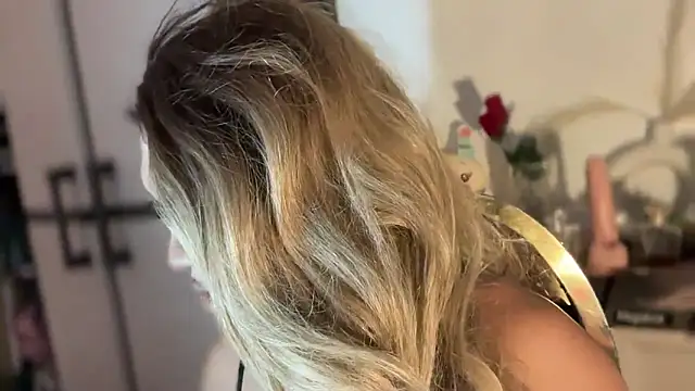 Snapshot of Ts_glamxxxx chatting on 23, 11, 2025 Ts glamxxxx online show from 23, 11, 2025