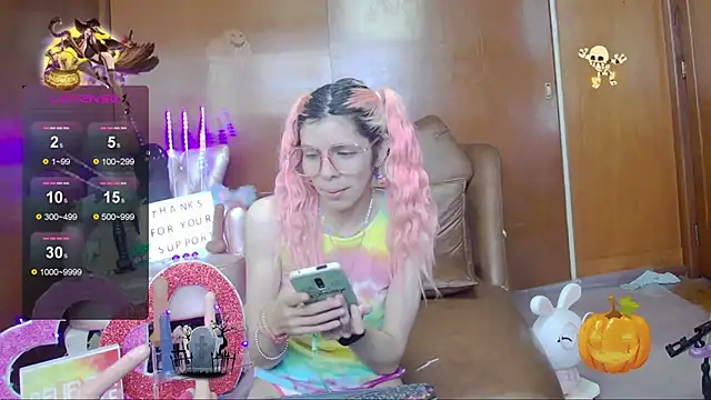 Skinygirl online show from 2, 11, 2025