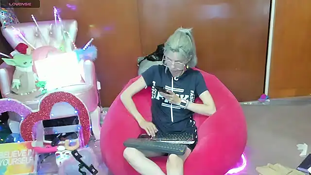 Skinygirl online show from 14, 5, 2026