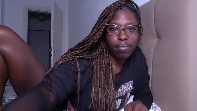 Snapshot of MadamIndigo chatting on 24, 2, 2025 MadamIndigo online show from 24, 2, 2025