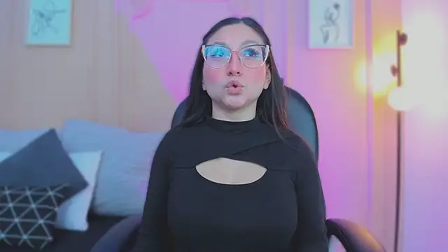 lucy neil online show from 31, 3, 2026