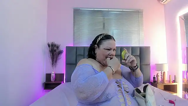 Snapshot of mommy_cute chatting on 27, 5, 2026 mommy cute online show from 27, 5, 2026