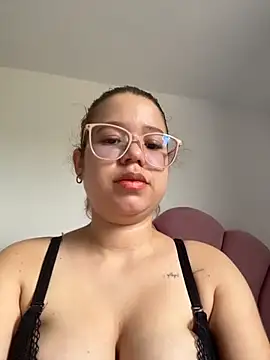 Snapshot of Lucyklein2022 chatting on 27, 3, 2026 Lucyklein2022 online show from 27, 3, 2026