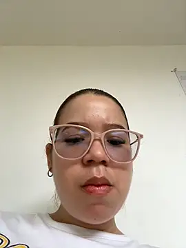 Snapshot of Lucyklein2022 chatting on 29, 3, 2026 Lucyklein2022 online show from 29, 3, 2026