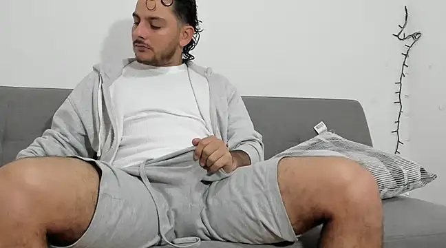 tuyo1995 online show from 28, 2, 2025