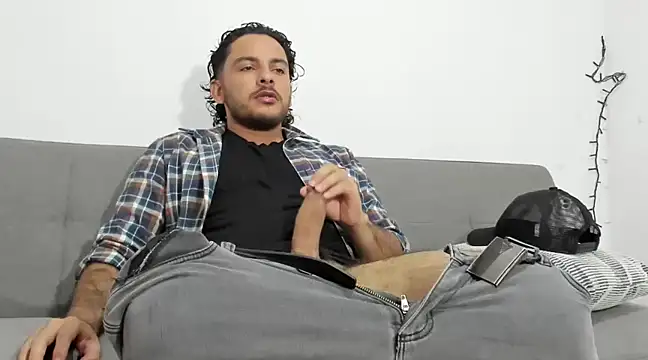 tuyo1995 online show from 3, 3, 2025