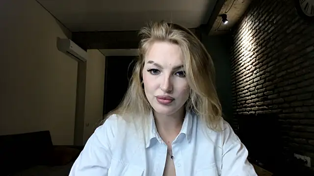 Snapshot of fifteenpoem chatting on 25, 5, 2026 fifteenpoem online show from 25, 5, 2026