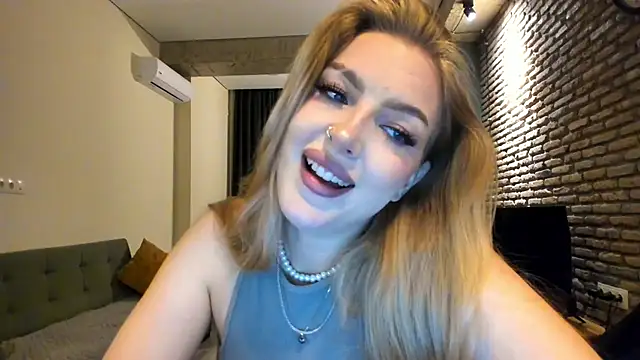 Snapshot of fifteenpoem chatting on 5, 6, 2026 fifteenpoem online show from 5, 6, 2026
