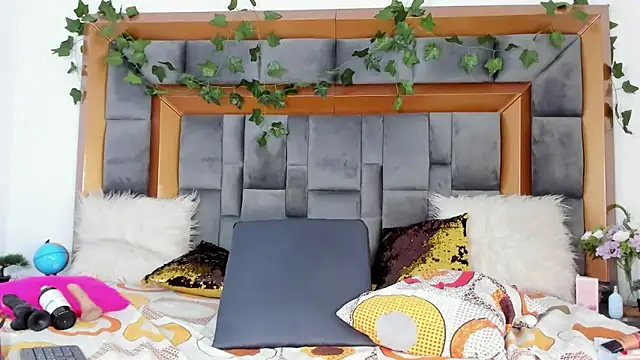 BellaKarla online show from 22, 2, 2025