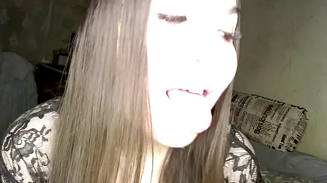 Var Kiss online show from 8, 3, 2025