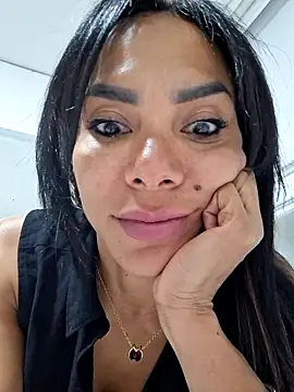 Doll Loren online show from 10, 10, 2025