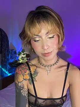 Snapshot of Cinamoonn chatting on 10, 10, 2025 Cinamoonn online show from 10, 10, 2025