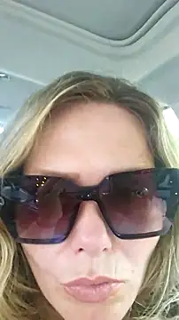 Snapshot of hollyg221 chatting on 1, 6, 2026 hollyg221 online show from 1, 6, 2026