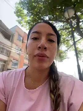 Snapshot of daniela_henao chatting on 22, 5, 2026 daniela henao online show from 22, 5, 2026