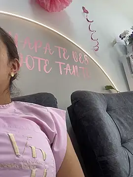 Snapshot of daniela_henao chatting on 28, 5, 2026 daniela henao online show from 28, 5, 2026