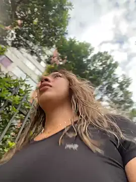 Snapshot of daniela_henao chatting on 30, 5, 2026 daniela henao online show from 30, 5, 2026
