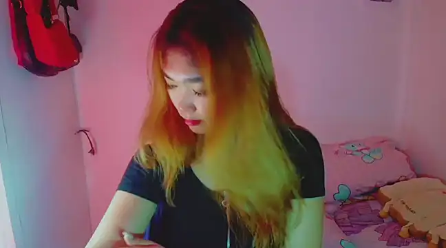 TR4NSCUTI3 online show from 28, 12, 2024