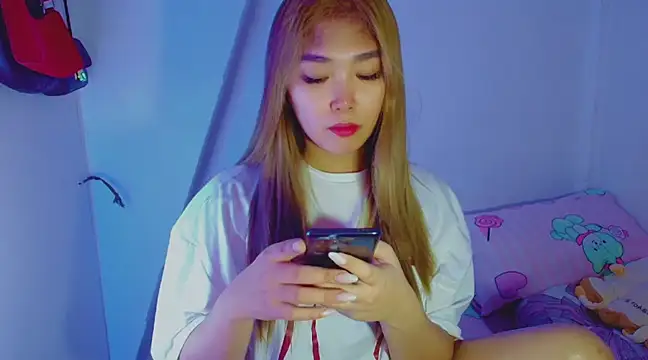 TR4NSCUTI3 online show from 30, 12, 2024