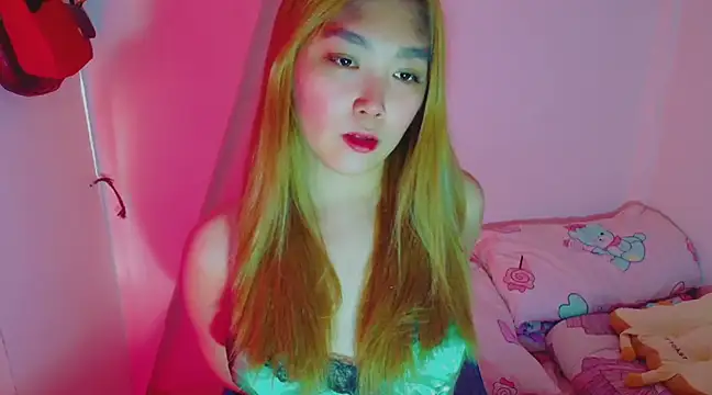 TR4NSCUTI3 online show from 6, 1, 2025